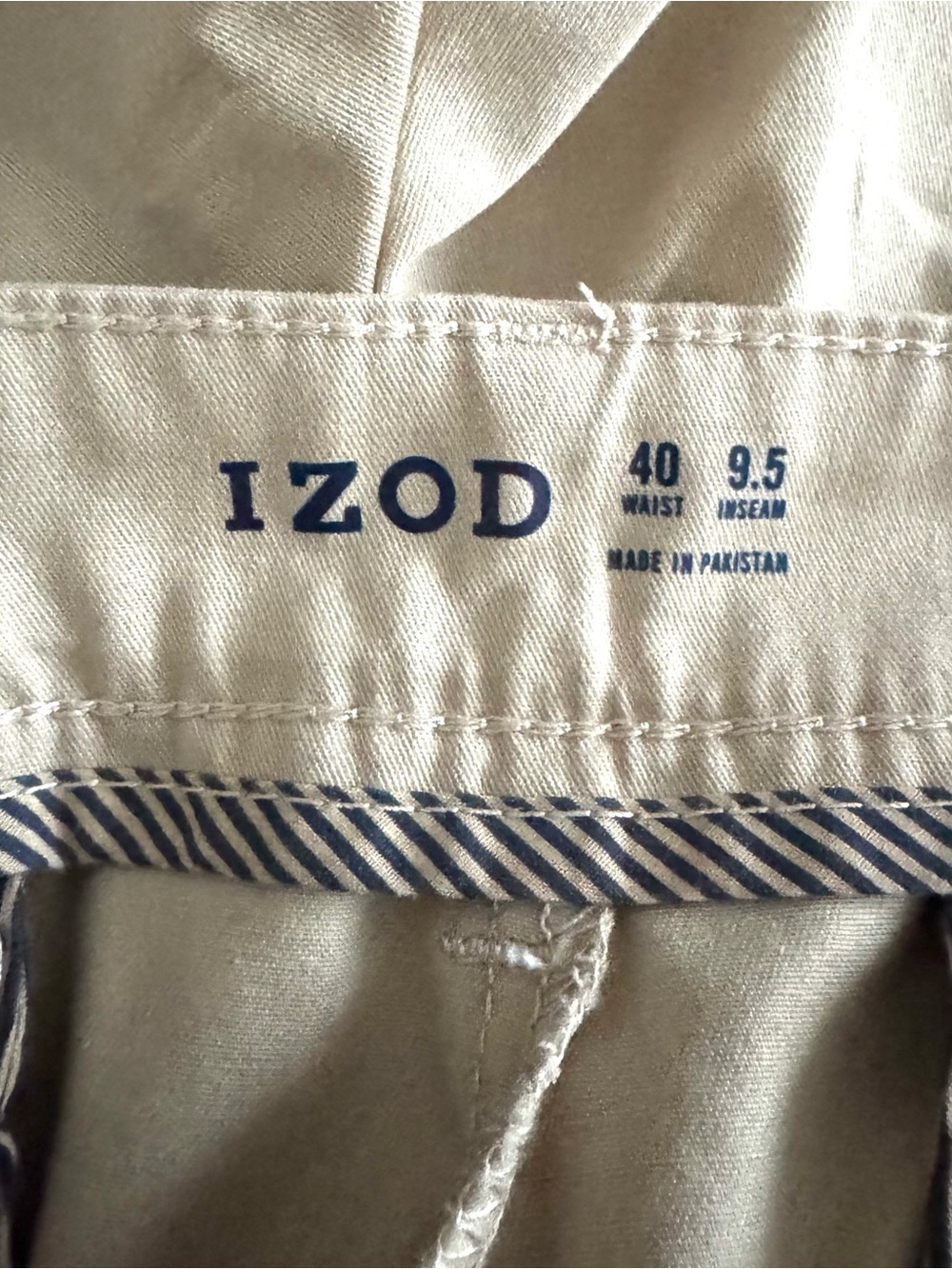 IZOD Mens Classic Fit Chino Shorts Khaki Tan Size 40 Waist 9.5" Inseam Twill NWT - Picture 3 of 9